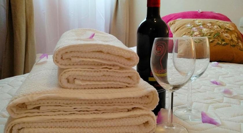 Bright spacious apartment 2 min walk from beach