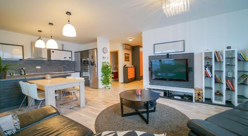 Slavic Spacious Apartment