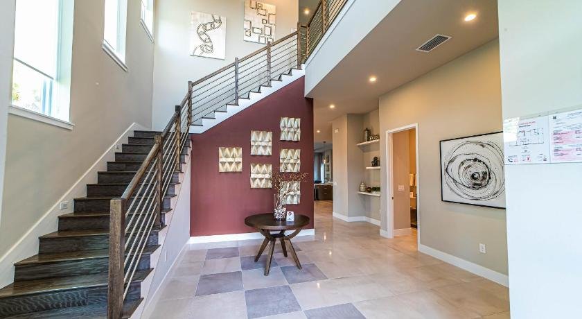 Luxury Bear's Den Home near Disney Resort Access + Golf View