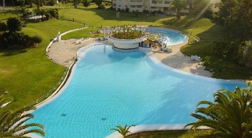 Apartment with 2 bedrooms in Alvor with wonderful mountain view shared pool enclosed garden 1 km fro
