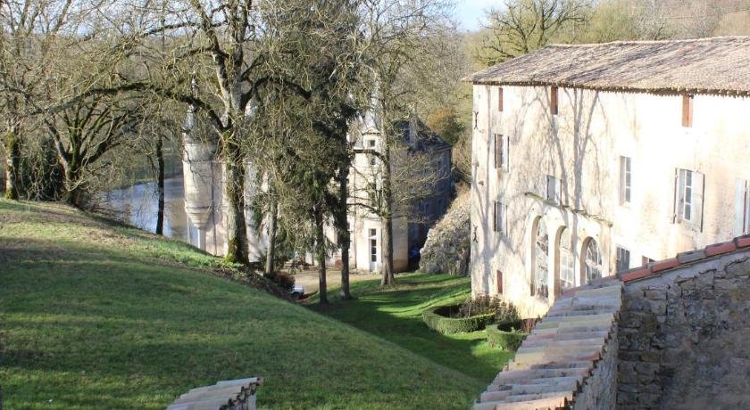 La Maison du Gardien Domaine du Chateau des Loups
