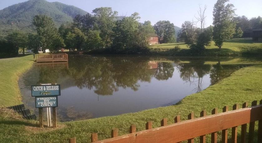 Hemlock Hollow Pigeon Forge
