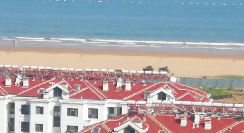Qingdao Golden Beach Family Happiness 180 Degree Seaview Apartment