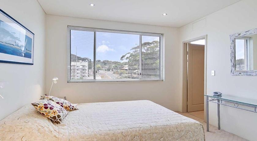 8 'Carrington' 15 Government Road - Spacious Unit With Air Conditioning And Lift