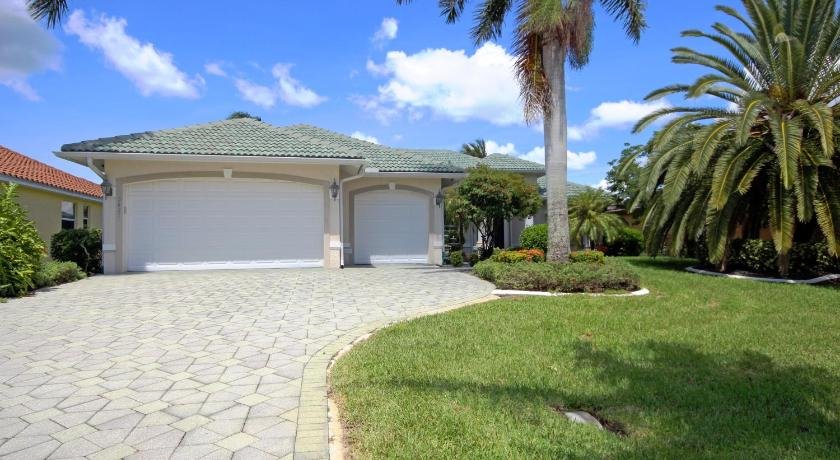 Waterfront Villa ID2621