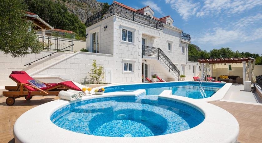 Luxury VILLA MAJA with whirlpool heated pool gym sauna panoramic sea views