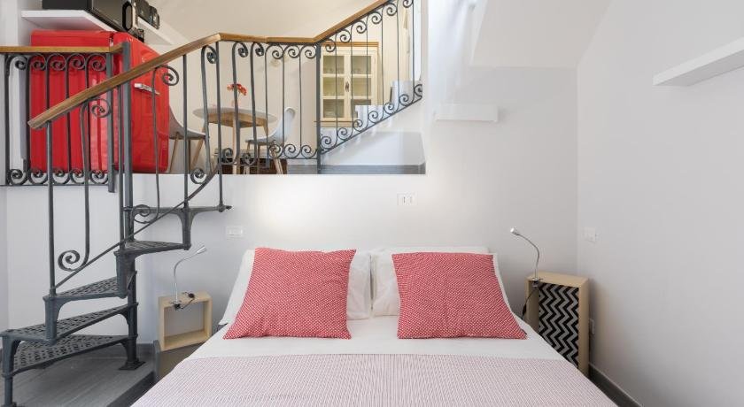 Quiet pied a terre with terrace in Borgo Pio