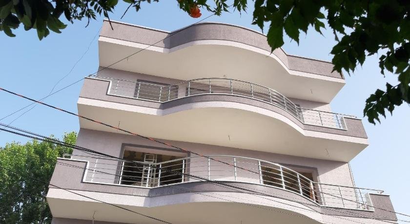 Guest House Pura