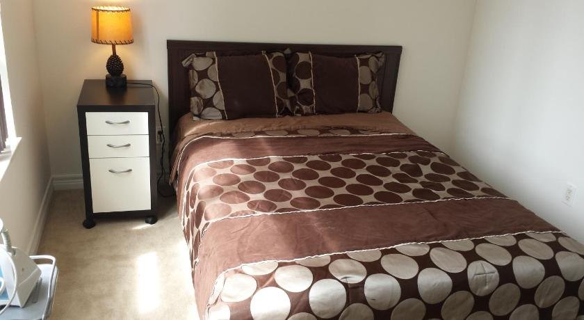 2 Bedroom 1 Bathroom Prime Location In Mississauga