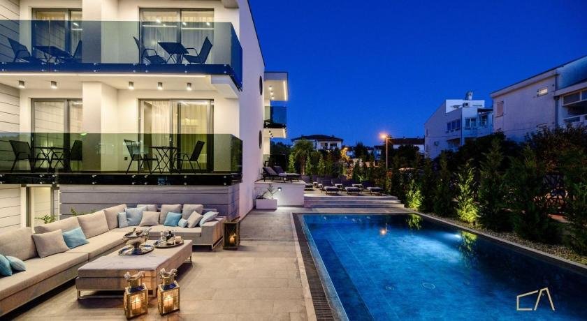 Luxury Villa Curiera