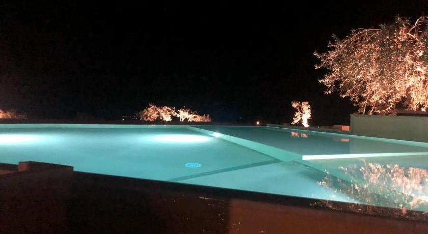 Cristina & Margot homes country