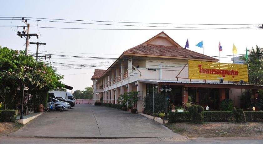 Poon Suk Hotel Kabin Buri