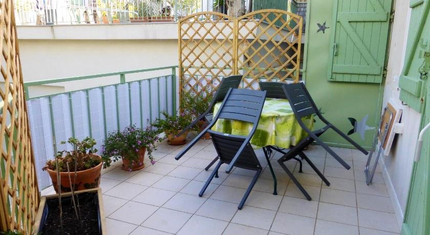 Apartment with 2 bedrooms in Agde with shared pool furnished terrace and WiFi 50 m from the beach
