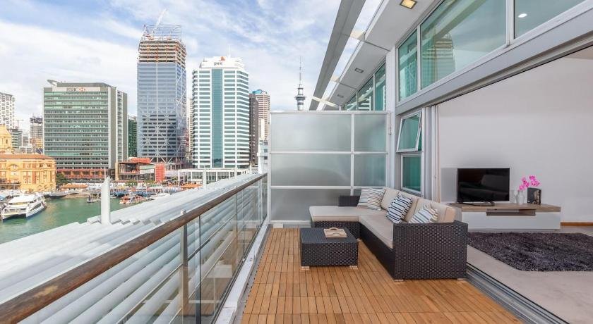 Penthouse apartment with stunning Harbour views