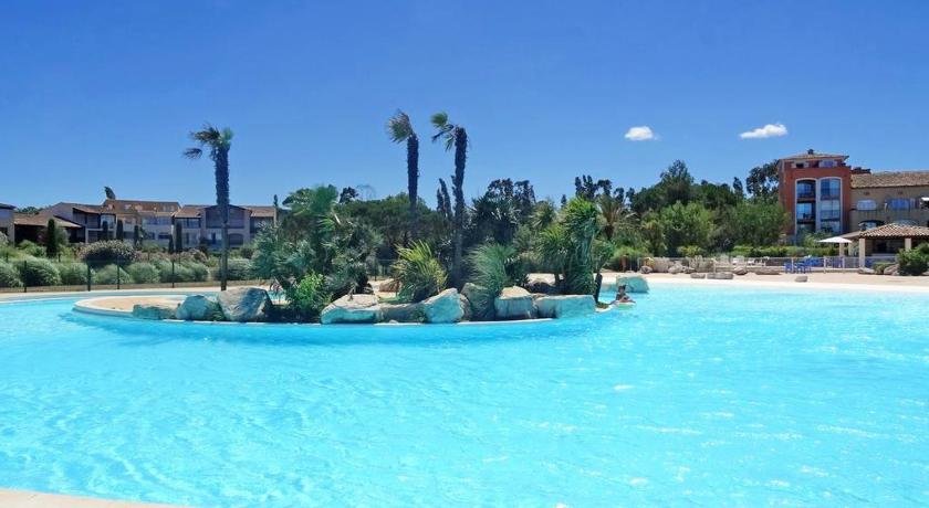 Apartment with one bedroom in Gassin with wonderful sea view and shared pool 100 m from the beach