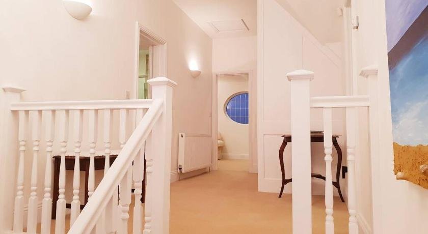 Large 2 ensuite bedroom flat with lovely views