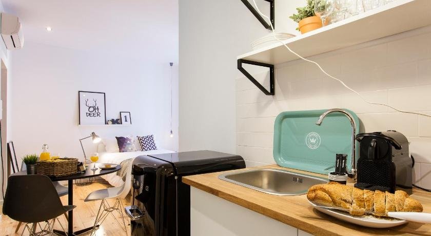 Urban Chic-Chiado Pantone Studio