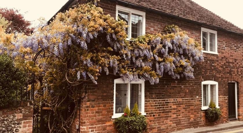 Wisteria Cottage Cobham