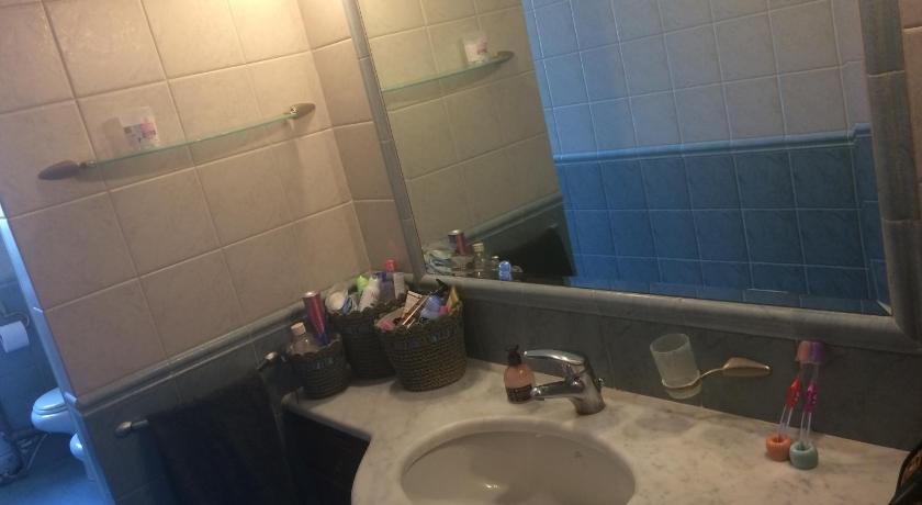 Cozy ROOM close city center in a family House Stanza in appartamento condiviso