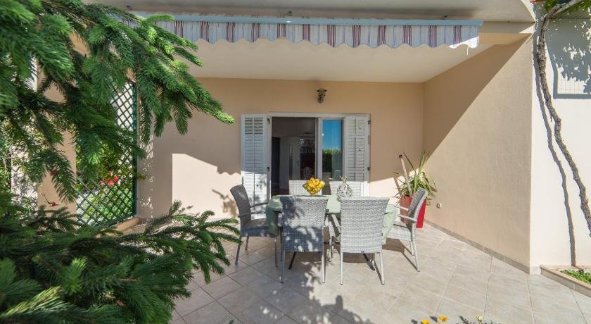 Apartment Ela Podgora