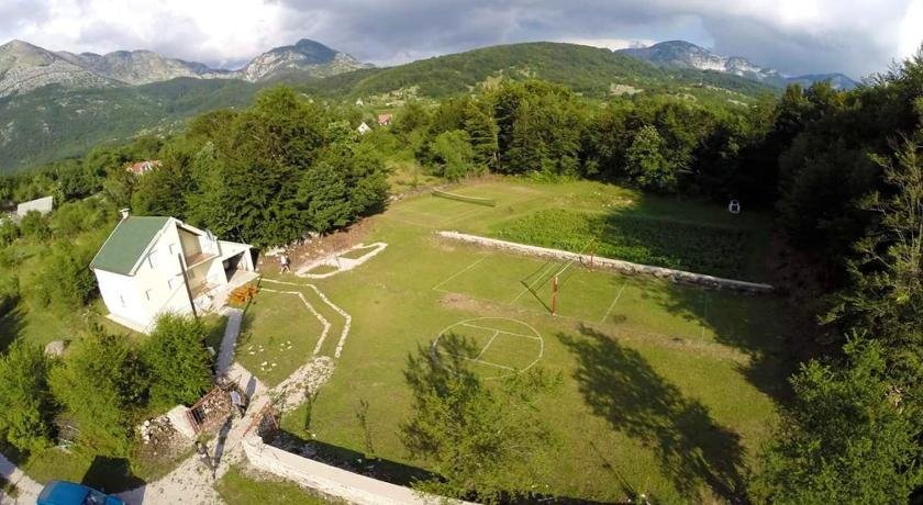 Chalet with 3 bedrooms in Herceg Novi with enclosed garden and WiFi 2 km from the slopes