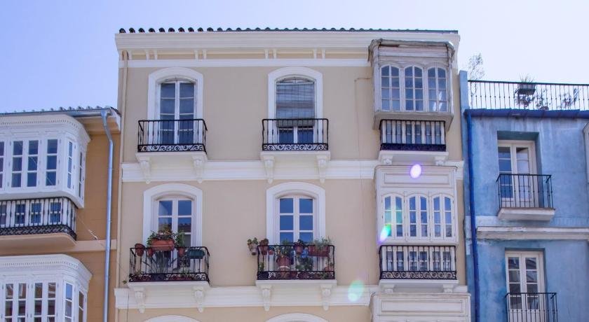 Central Apartment in Vibrant Historic City