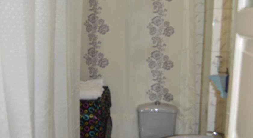 Private room inside an Apartment in the center of Cairo next to the Nile