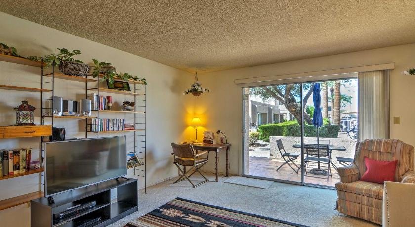 Southwestern Getaway in Mesa with Patio and Pool Access