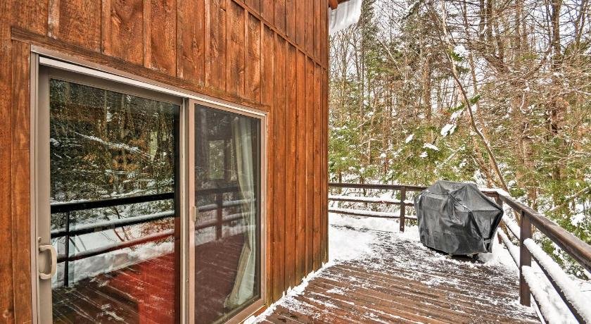 Rustic Searsport Cabin Loft and Sunroom on 10 Acres