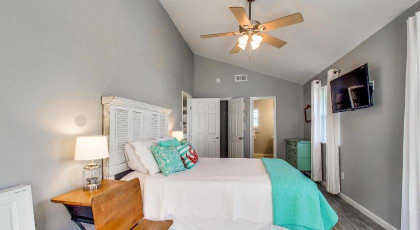 Blue Ribbon Cottage