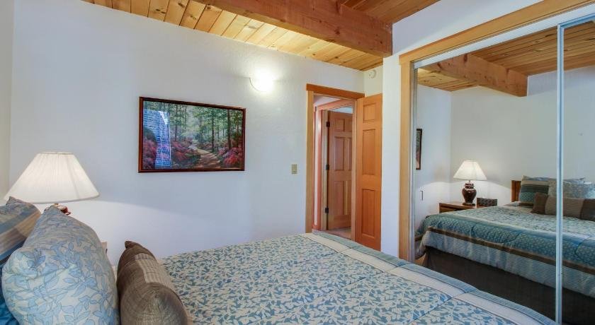 Beaver Pond Northstar Luxury Chalet with Hot Tub
