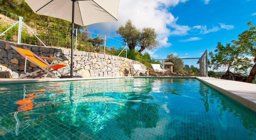 Villa Mancor Pool & Mountain Views