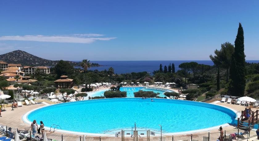 CAP ESTEREL appartement dans le centre du village vacances