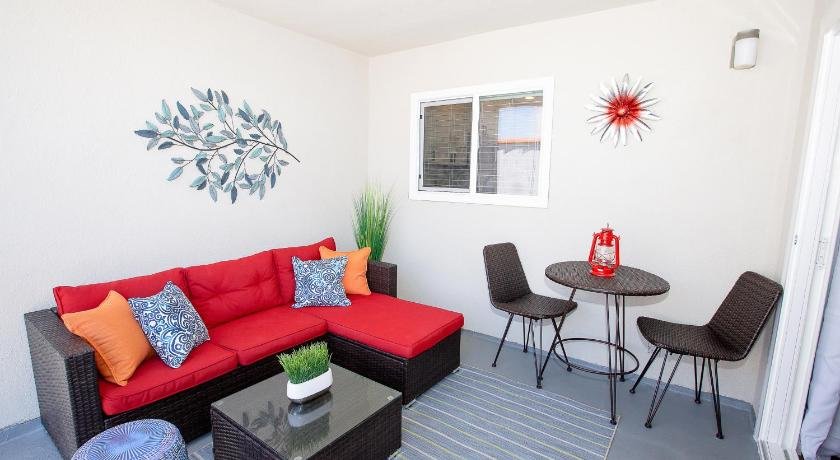 Big Balcony - Parking Spot - King Bed - Fast Wifi