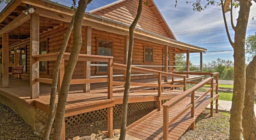 Cozy New Braunfels Family Cabin with Porch and Views