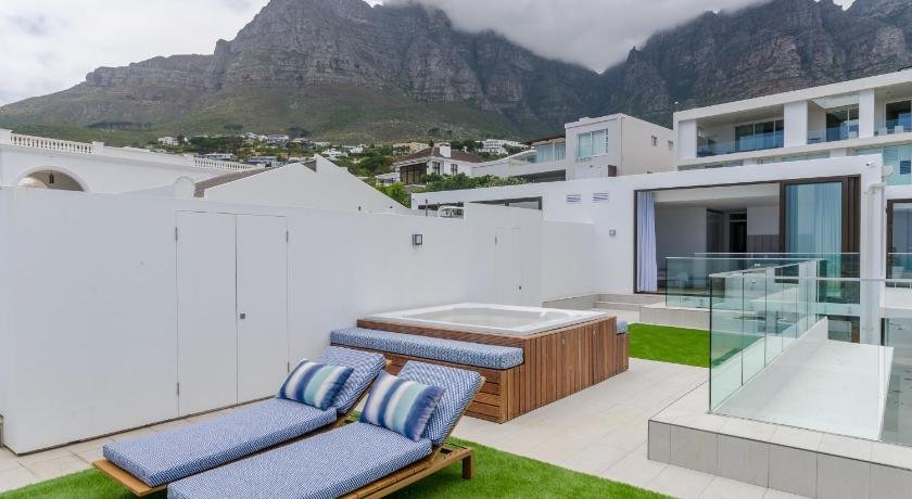 Stunning Ocean & Mountain Views
