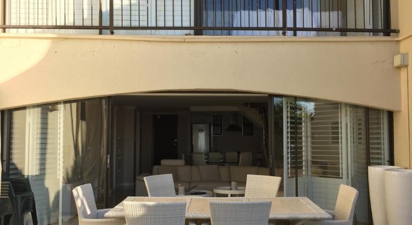 Bronze Beach Villa