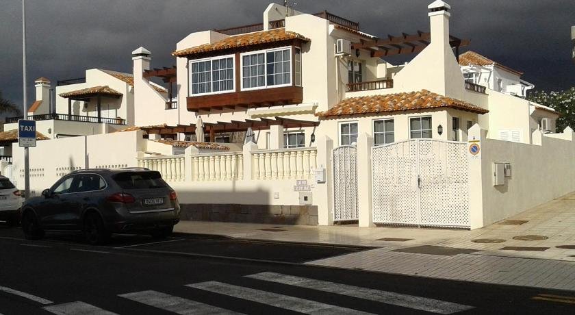 Seaside luxurous private 3 bedroom villa with swimming pool