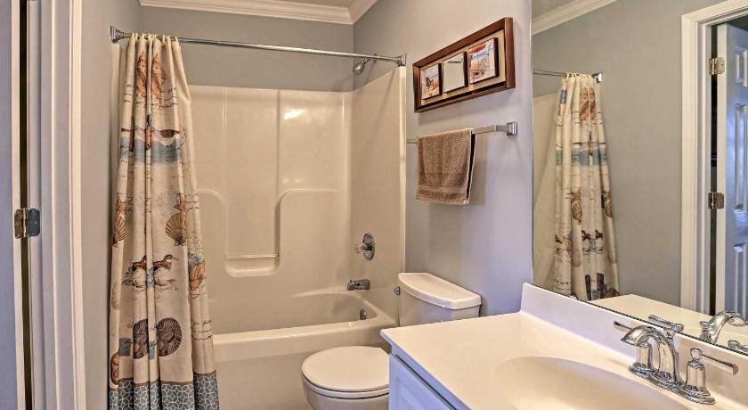 Little River Condo with Free WiFi and Pool Access