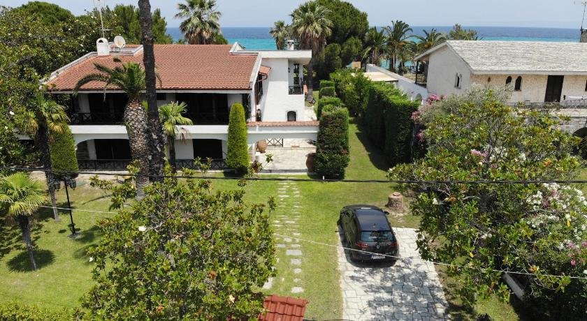 Seafront palm villa