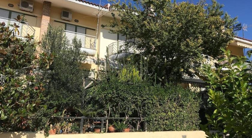 Ideal 3-floor Maisonette next to the sea