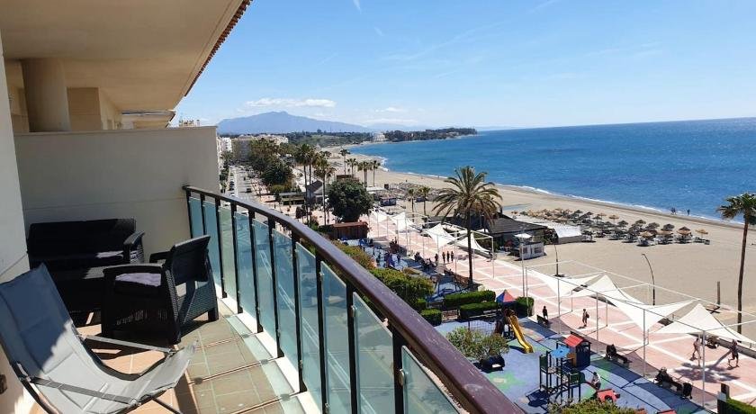 Apartment with 3 bedrooms in Estepona with wonderful sea view furnished balcony and WiFi