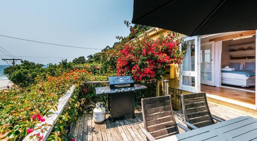 Sunshine Cottage by the Sea