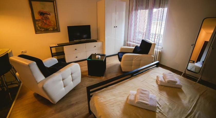 Lina Apartments