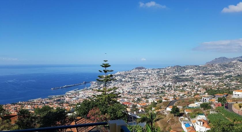 Apartment with beautiful ocean and city view