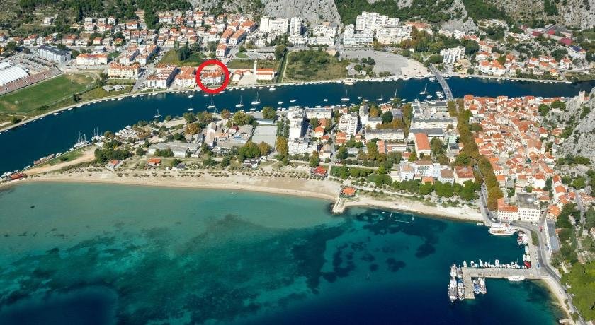 Apartment Lejo Omis