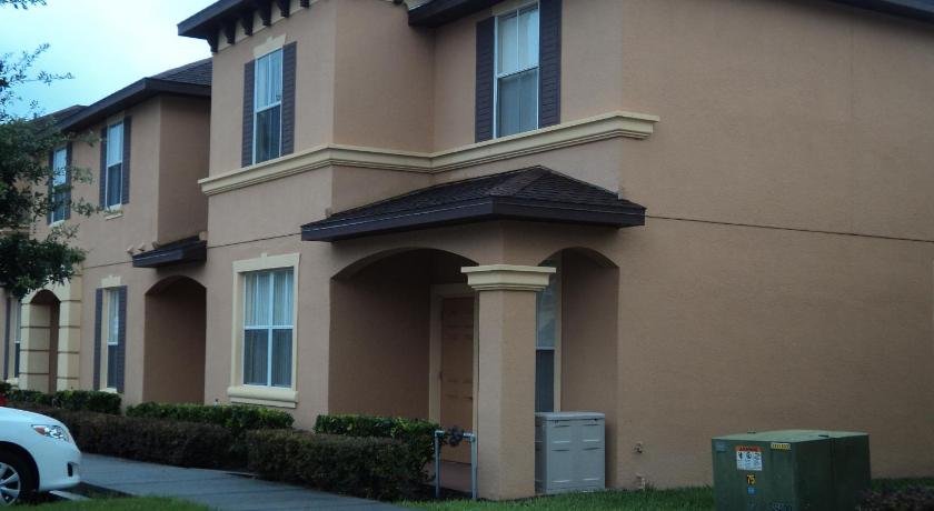 Four Bedroom Townhouse in Regal Oaks at Old Town