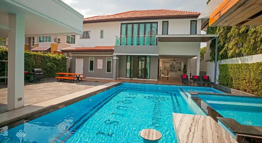 Exquisite 5BD Luxury Pool Villa Pattaya
