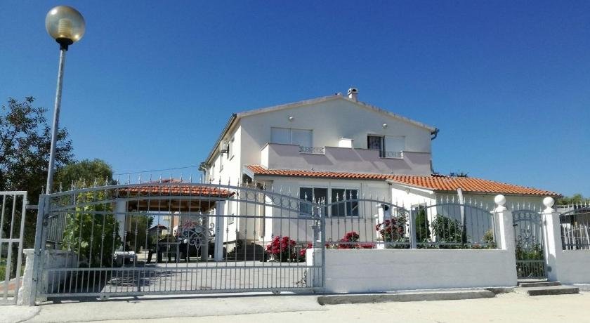Apartments Let-5m from sea