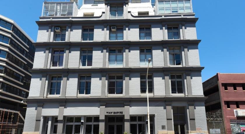 Wolroy House Apartments